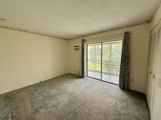 32 Kingswood B, West Palm Beach, FL 33417