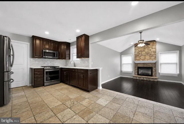 16 WHITEHAVEN DR, Lumberton, NJ 08048