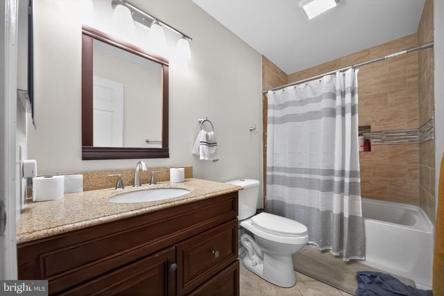 16 WHITEHAVEN DR, Lumberton, NJ 08048