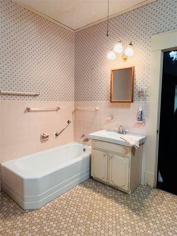 505 N Elm Street, Comanche, TX 76442