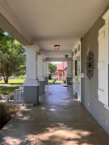 505 N Elm Street, Comanche, TX 76442