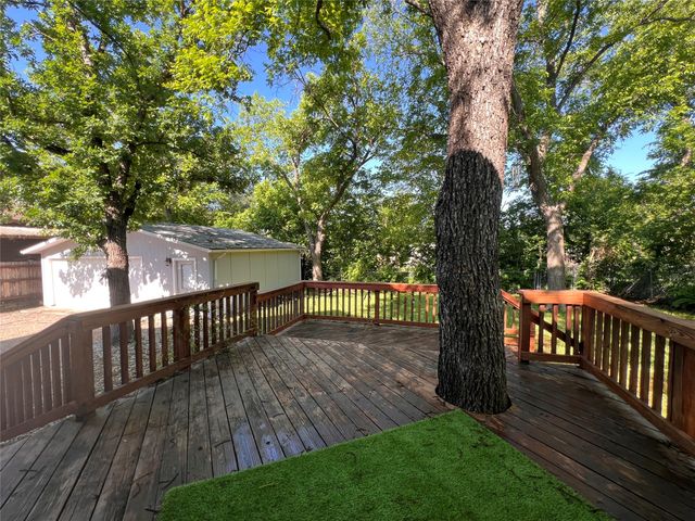 505 N Elm Street, Comanche, TX 76442