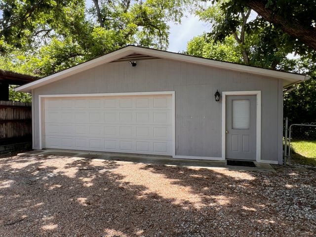 505 N Elm Street, Comanche, TX 76442