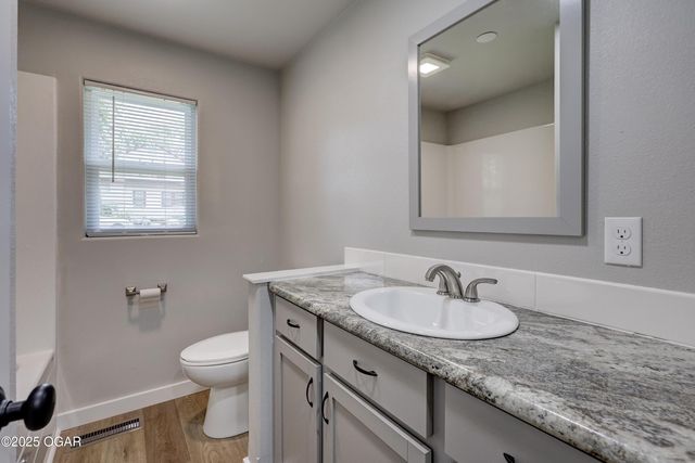 1028 Woodland Avenue, Joplin, MO 64801