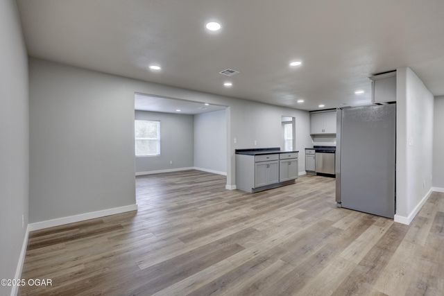 1028 Woodland Avenue, Joplin, MO 64801