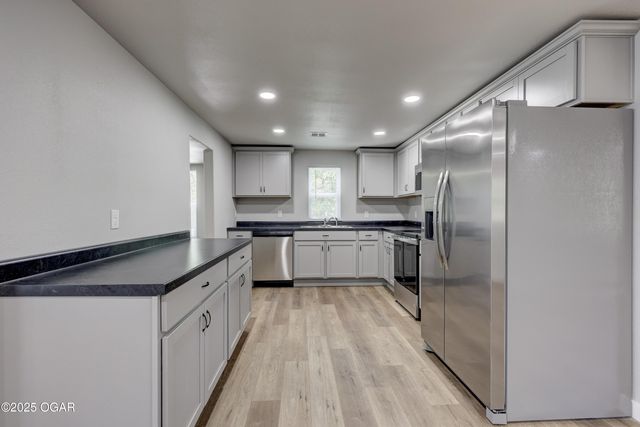 1028 Woodland Avenue, Joplin, MO 64801