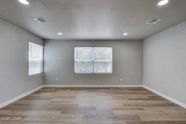 1028 Woodland Avenue, Joplin, MO 64801