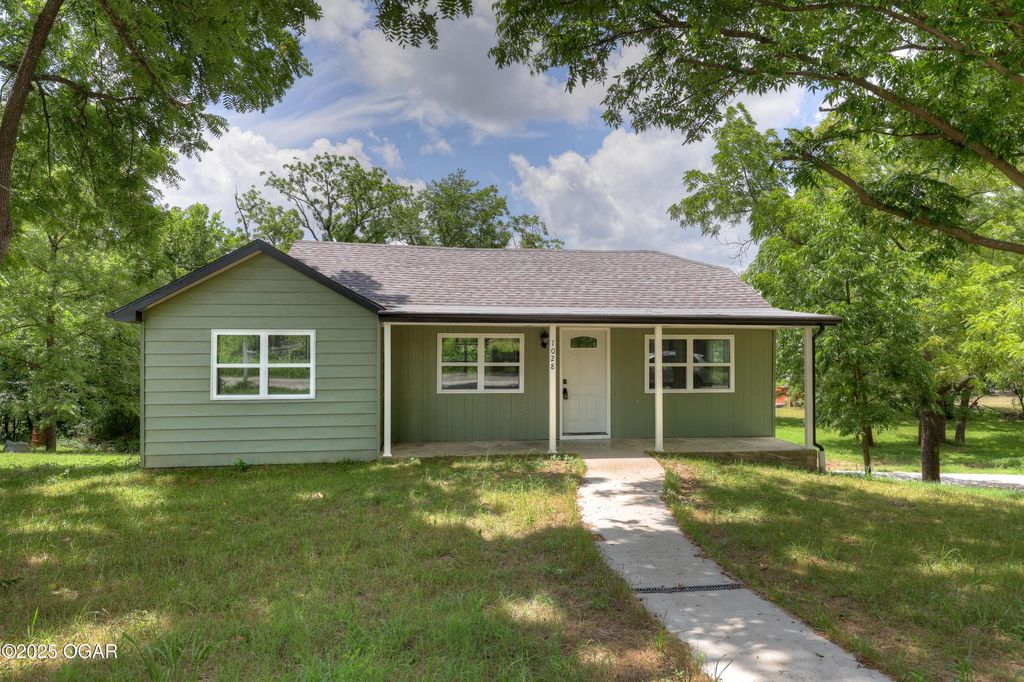 1028 Woodland Avenue, Joplin, MO 64801