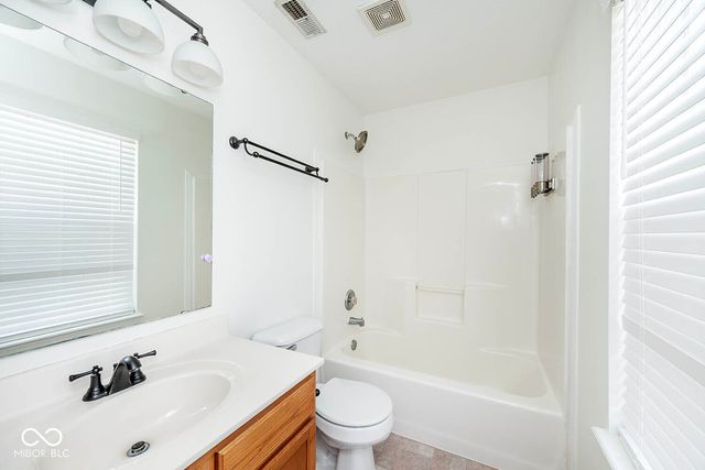 5067 Clay Creek Lane, Plainfield, IN 46168