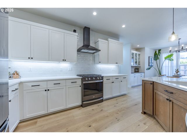 1068 KINTZLEY Ave, Springfield, OR 97478