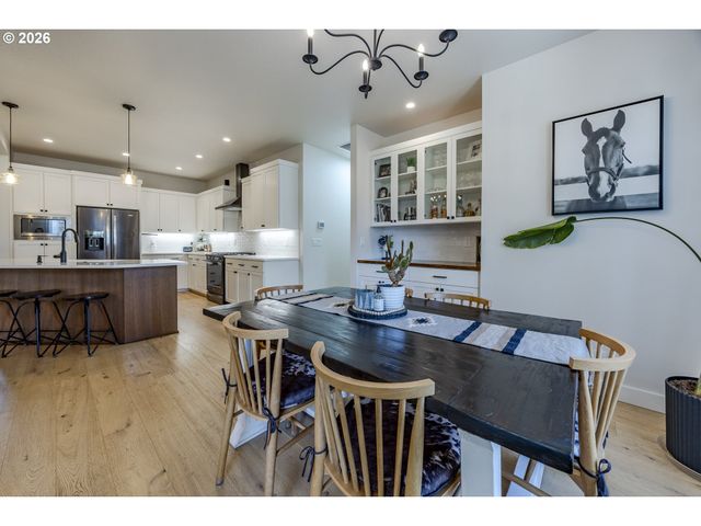 1068 KINTZLEY Ave, Springfield, OR 97478