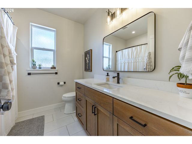 1068 KINTZLEY Ave, Springfield, OR 97478