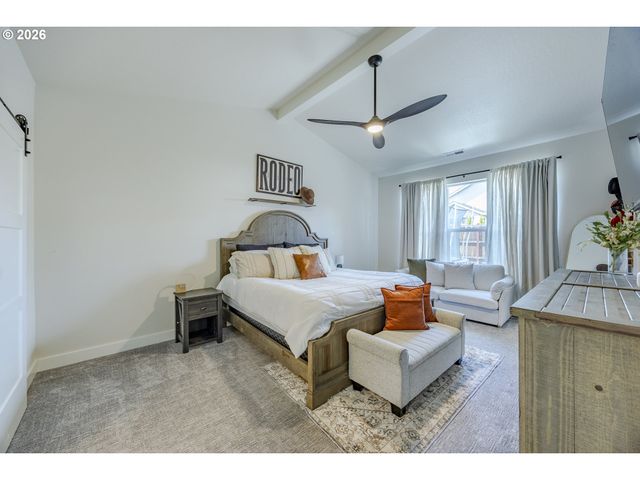 1068 KINTZLEY Ave, Springfield, OR 97478