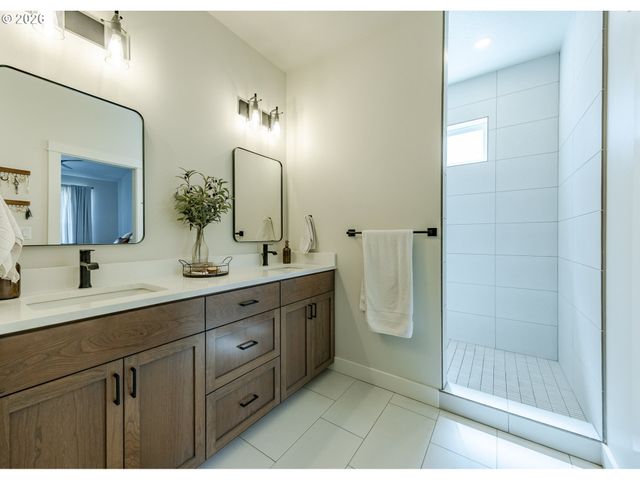 1068 KINTZLEY Ave, Springfield, OR 97478