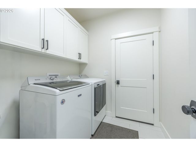 1068 KINTZLEY Ave, Springfield, OR 97478