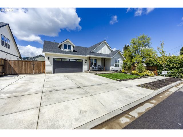 1068 KINTZLEY Ave, Springfield, OR 97478