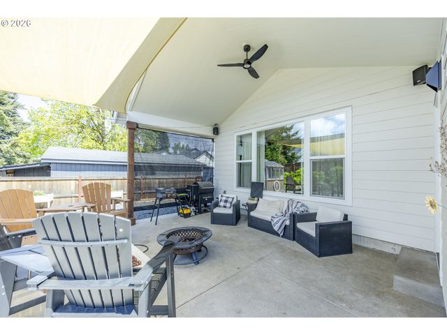 1068 KINTZLEY Ave, Springfield, OR 97478