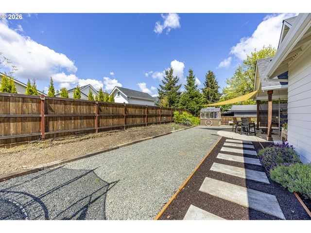 1068 KINTZLEY Ave, Springfield, OR 97478