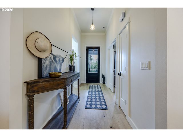 1068 KINTZLEY Ave, Springfield, OR 97478