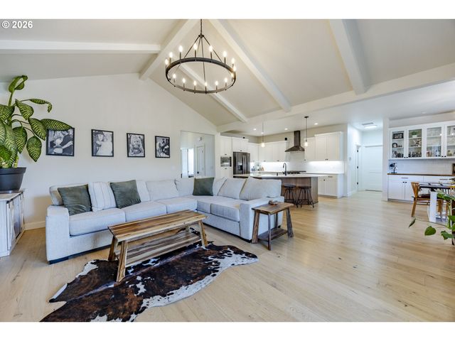 1068 KINTZLEY Ave, Springfield, OR 97478