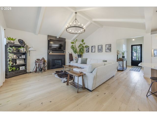 1068 KINTZLEY Ave, Springfield, OR 97478