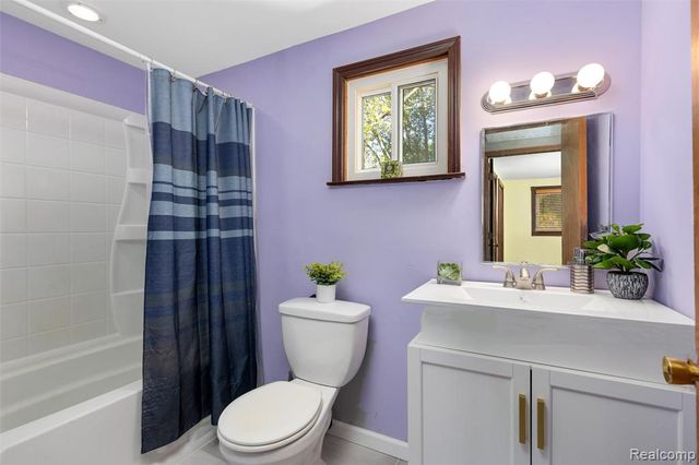 21326 Flanders Street, Farmington Hills, MI 48335