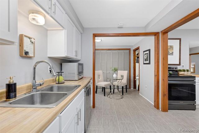 21326 Flanders Street, Farmington Hills, MI 48335