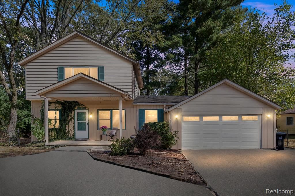 21326 Flanders Street, Farmington Hills, MI 48335