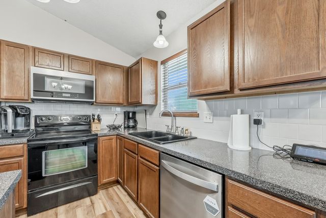 2308 E Spring Hill Dr, Goddard, KS 67052