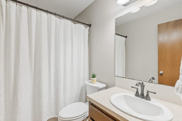 2308 E Spring Hill Dr, Goddard, KS 67052