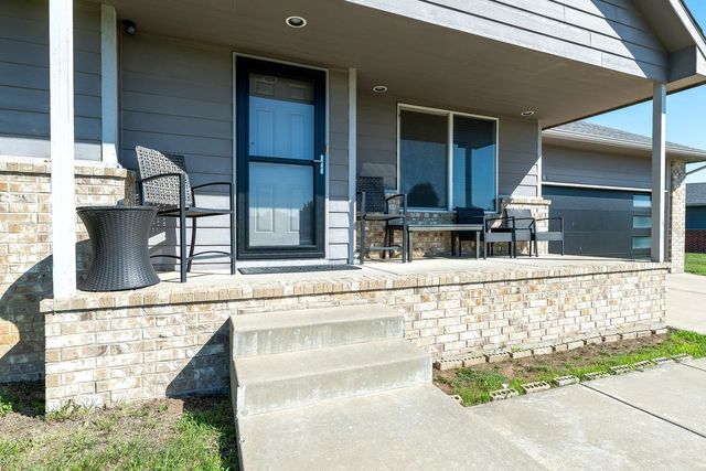 2308 E Spring Hill Dr, Goddard, KS 67052