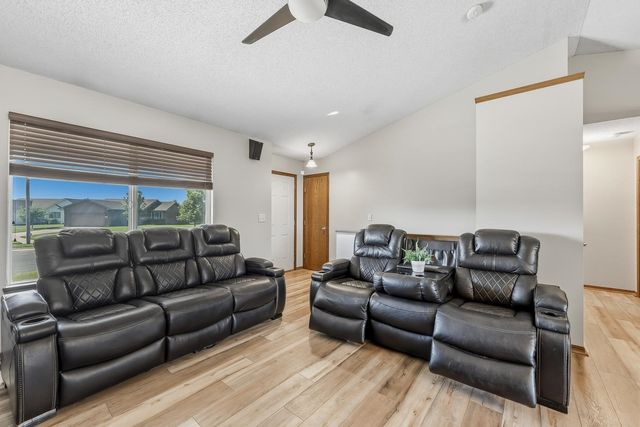2308 E Spring Hill Dr, Goddard, KS 67052