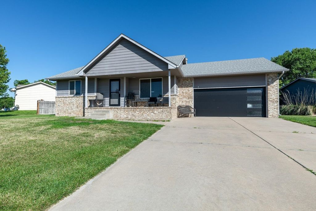 2308 E Spring Hill Dr, Goddard, KS 67052