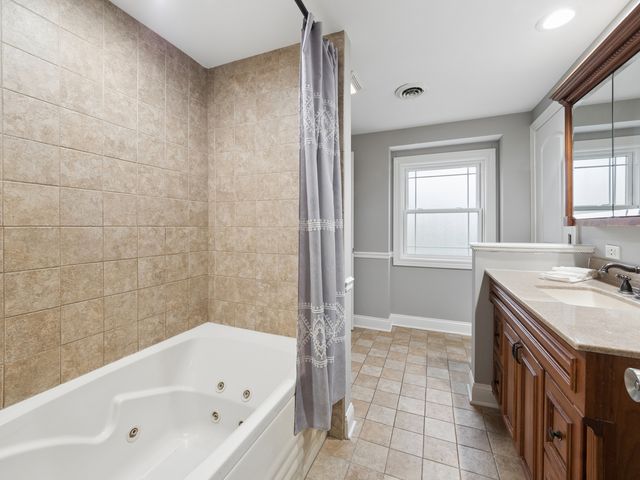 6220 Crescent Drive, Huntley, IL 60142