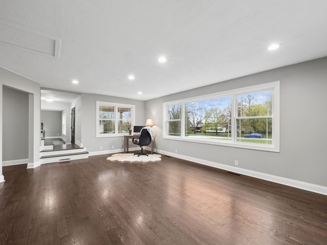 6220 Crescent Drive, Huntley, IL 60142