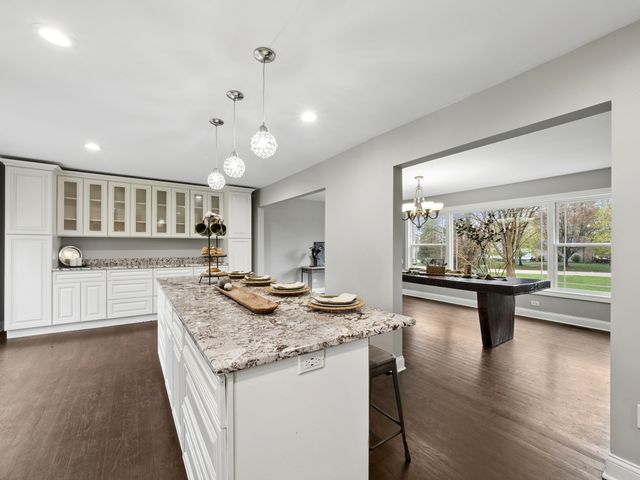 6220 Crescent Drive, Huntley, IL 60142