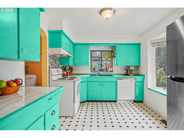 1565 3RD St Nw, Salem, OR 97304