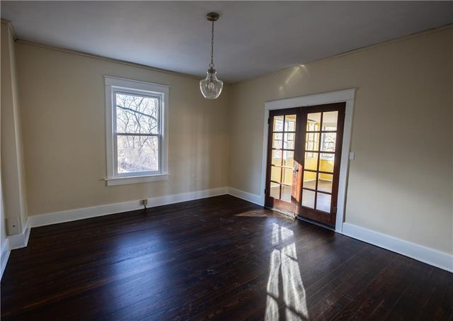 400 West Street, Parkville, MO 64152