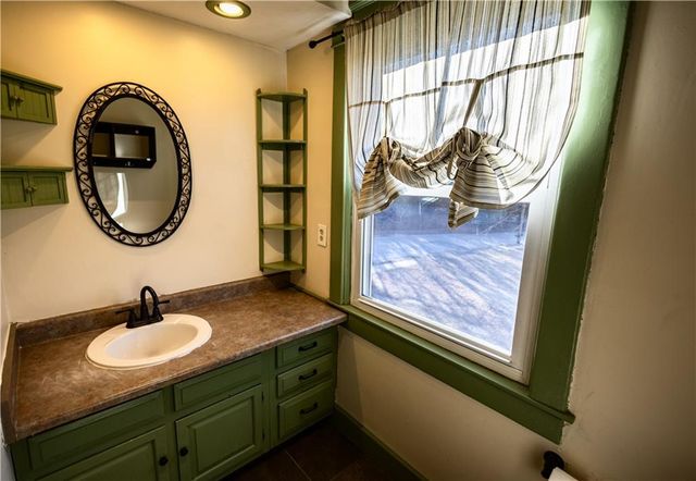 400 West Street, Parkville, MO 64152