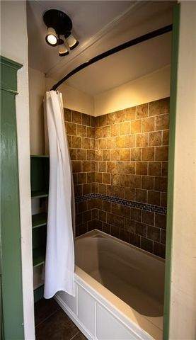 400 West Street, Parkville, MO 64152