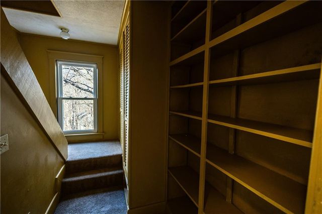 400 West Street, Parkville, MO 64152