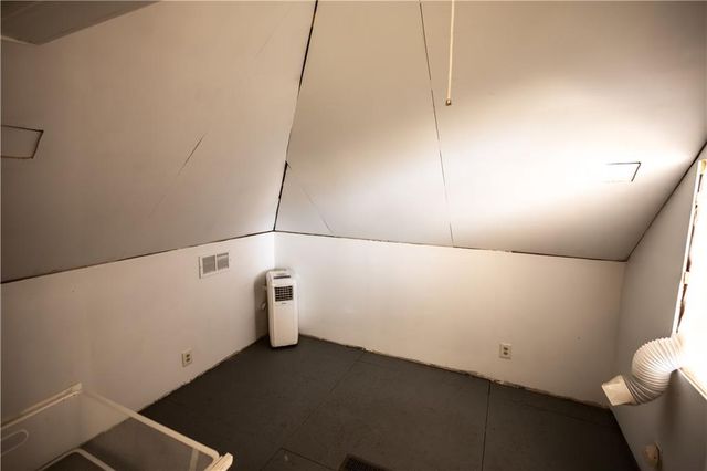 400 West Street, Parkville, MO 64152