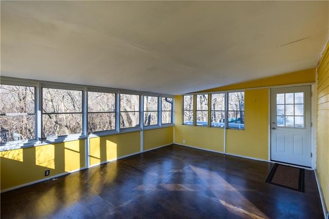 400 West Street, Parkville, MO 64152