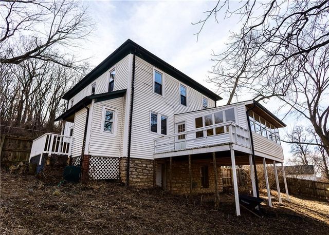 400 West Street, Parkville, MO 64152