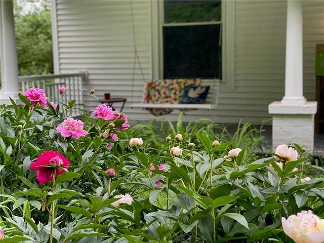 400 West Street, Parkville, MO 64152