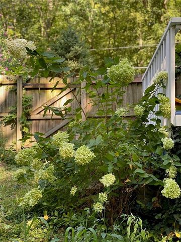 400 West Street, Parkville, MO 64152