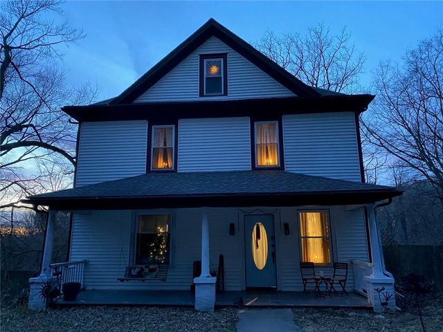 400 West Street, Parkville, MO 64152