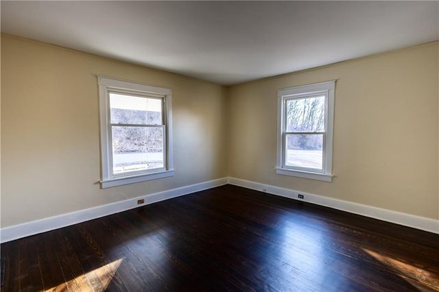 400 West Street, Parkville, MO 64152