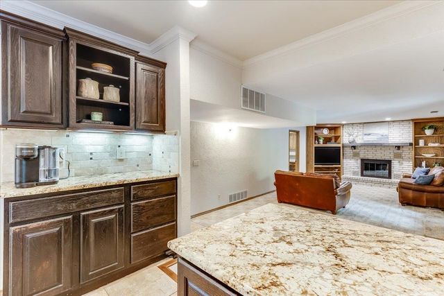 1313 E Briarwood Rd, Derby, KS 67037