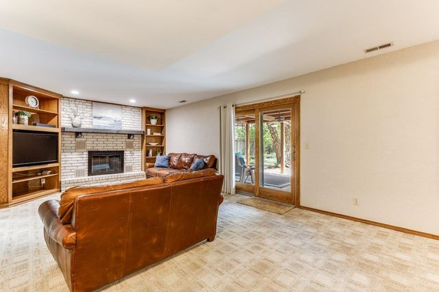 1313 E Briarwood Rd, Derby, KS 67037